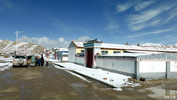 午后1点多抵达花石峡镇打尖,这里是g214通往玉树和西宁的交汇点,g214