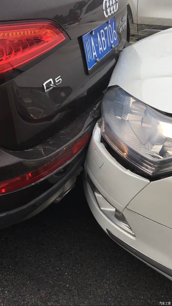 【图】出门高速被追尾了,发现q5还是挺硬的_奥迪q5/q5l论坛_汽车之家