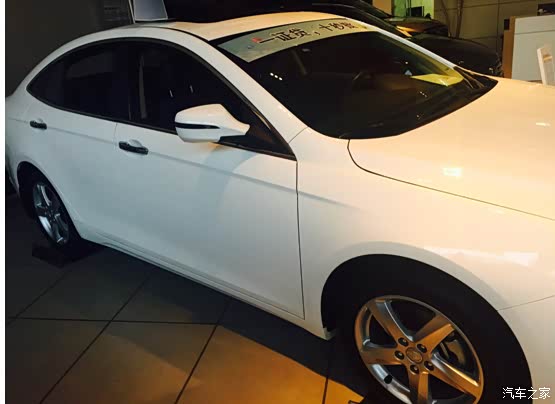 门把手和车窗的亮条是不是很上档次.