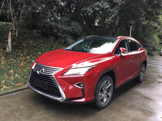 提车红色rx200t典雅