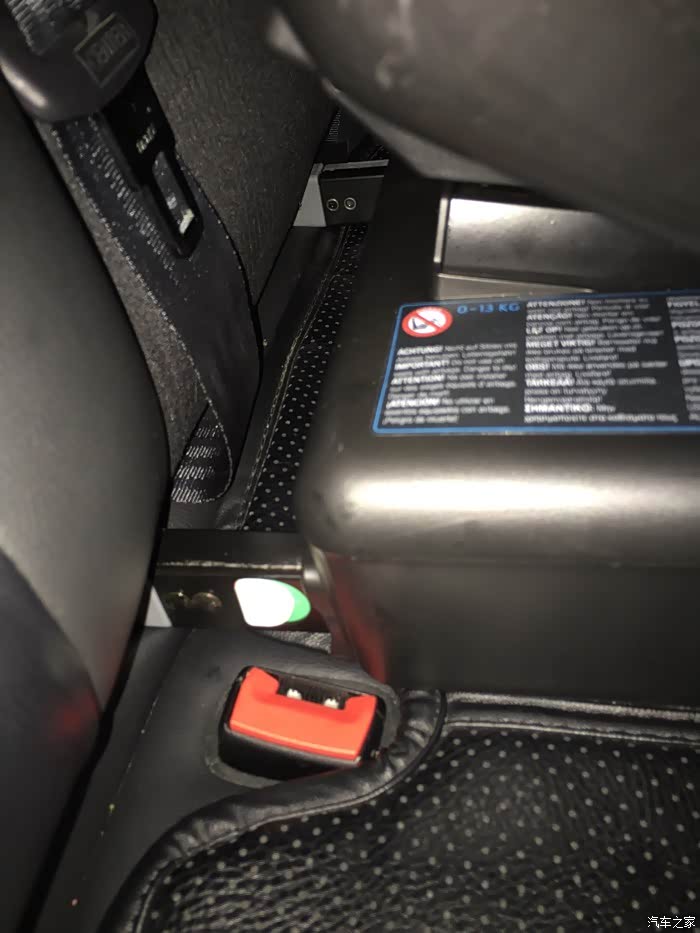 加装了个isofix接口发个儿童安全座椅效果图