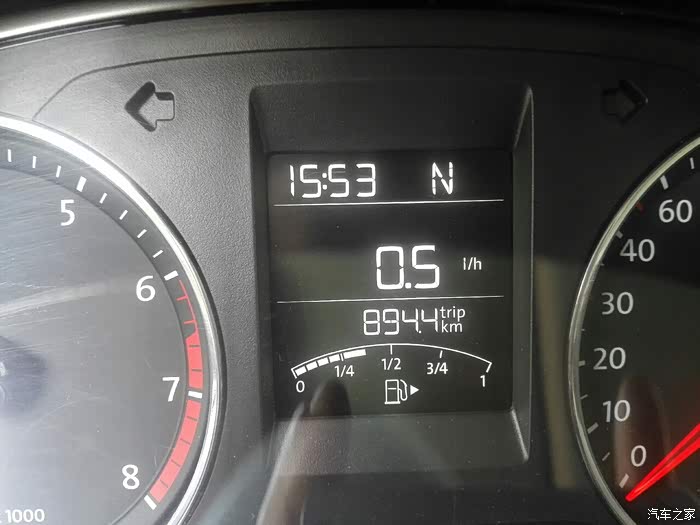 仪表盘怎么调回显示公里数