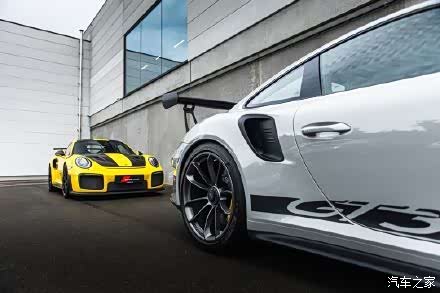 保时捷911 gt2 rs vs 911 gt3 r