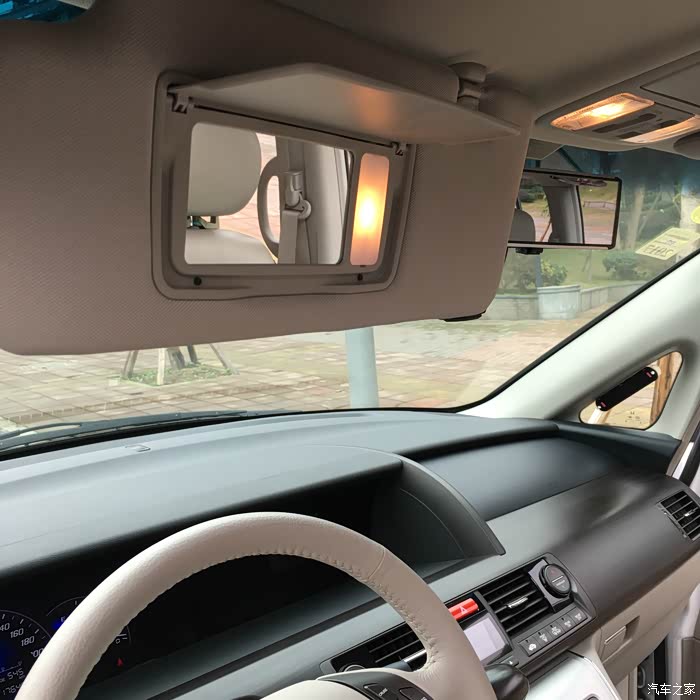 遮阳板带灯,必须的