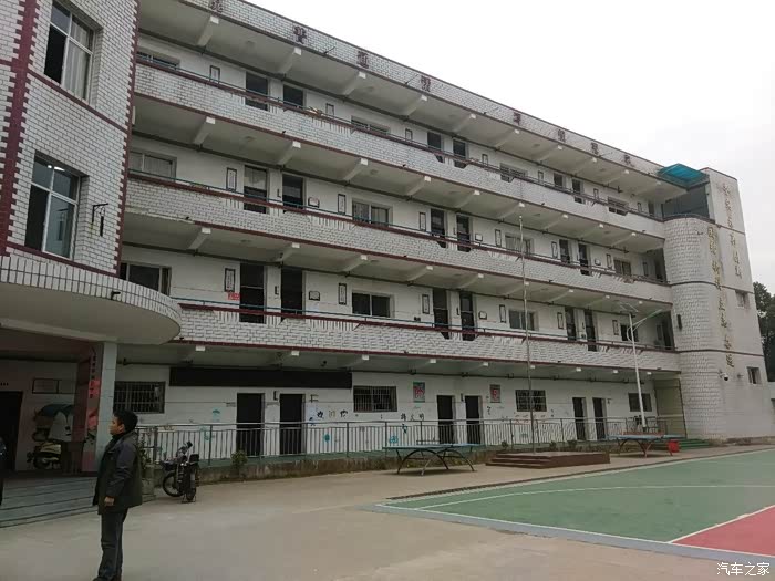 武逸会携手太山小学共建爱心书屋