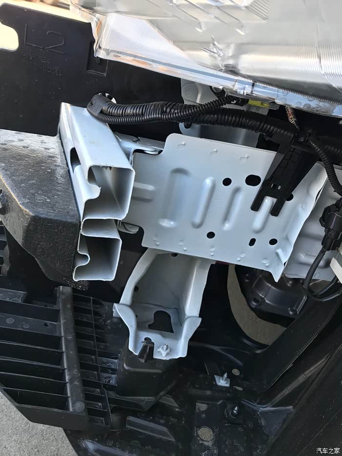 威驰防撞梁实拍