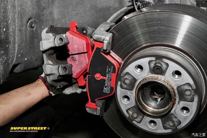 日常驾驶 宝马3系更换ebc红皮刹车片 陶瓷增强配方 粉尘更少