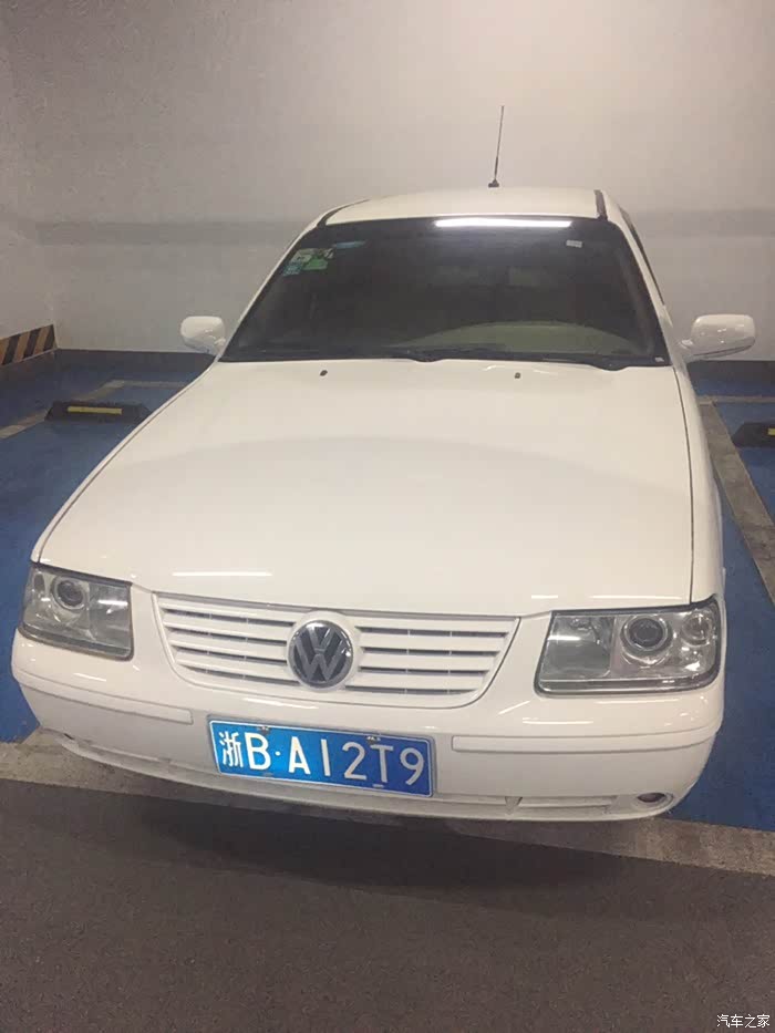 出个桑塔纳3000白色车子板正漂亮