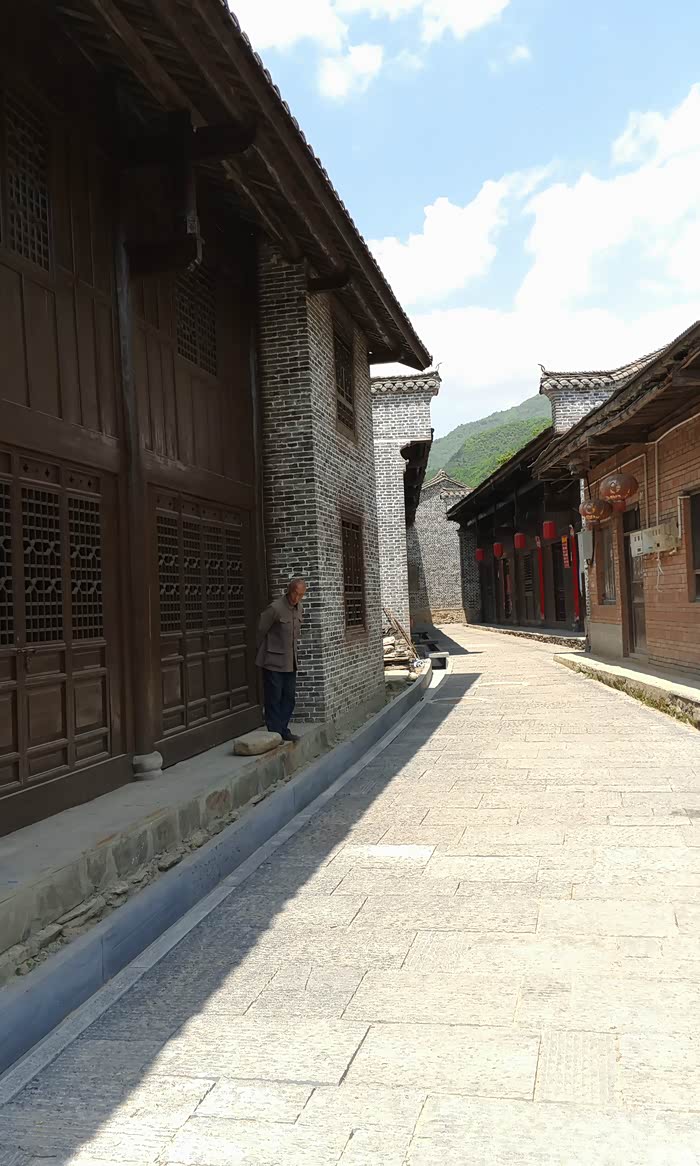 一汽丰田rav4无需等待即可出发五一带上家人游玩双河古镇