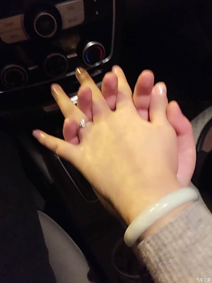 谁说开小三不能牵手妹子了