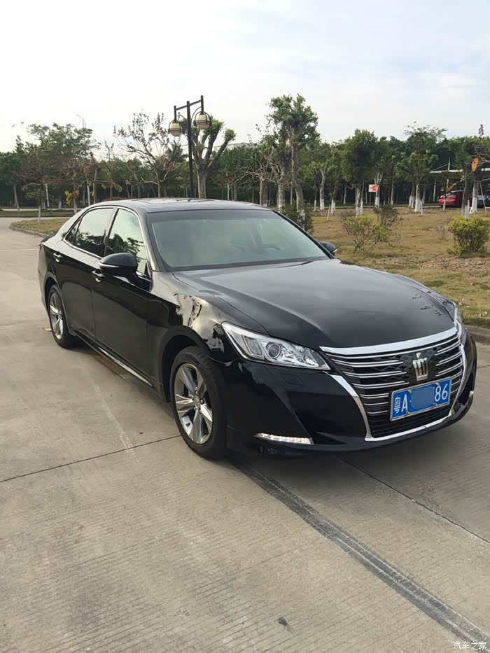 2015款丰田皇冠 2.5 v6智享版