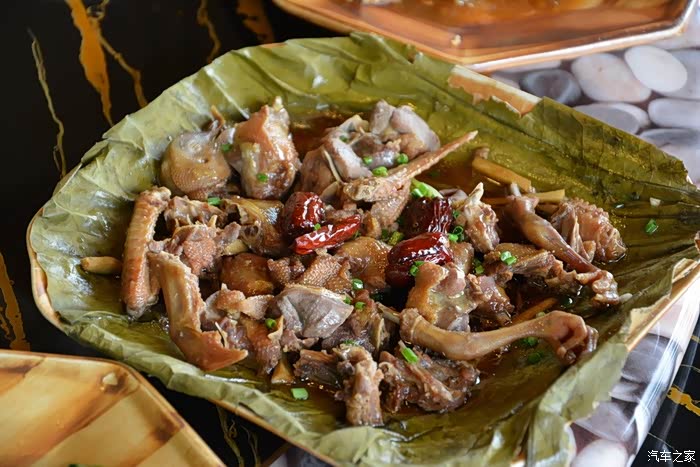 荷叶清蒸鸽子
