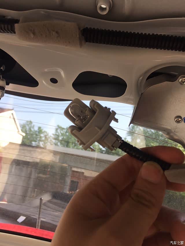 拆牌照灯换灯壳子倒车影像嘛你懂