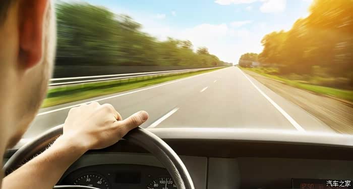 新手开车别轻敌!这几个开车恶习不能有,中招的朋友还不赶快改正