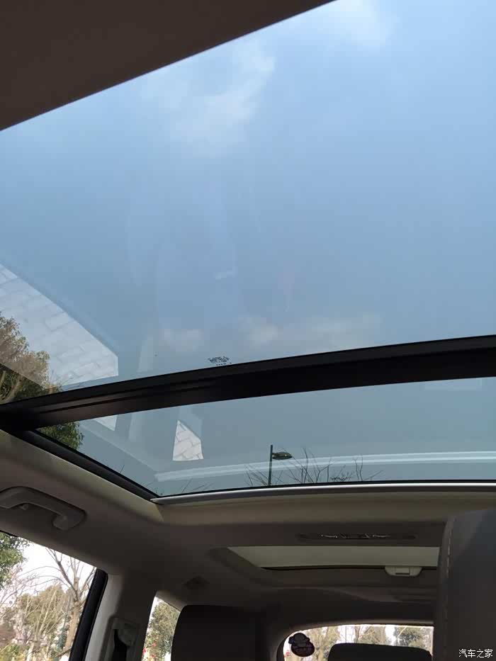 全景天窗,q7普遍有异响部分都是因为小天窗,所以我从来开小天窗