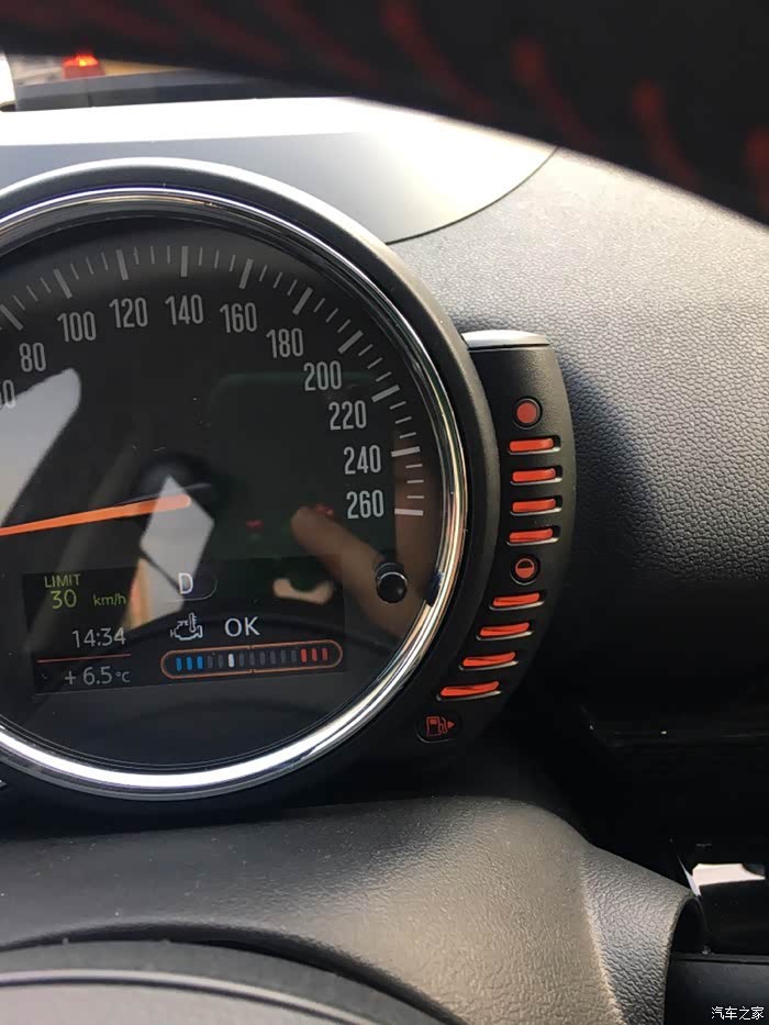 车子突然出现这个发动机带个温度计的图标,拍照之前ok显示的是low