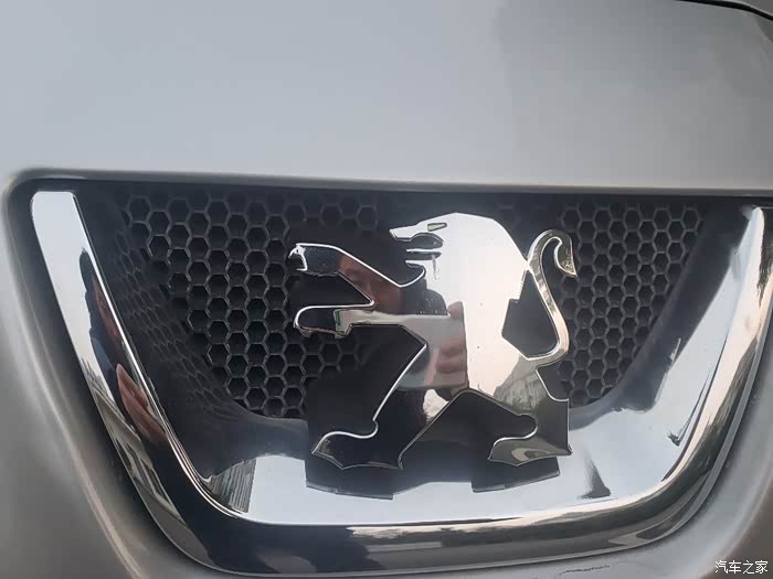 标致的狮子标,哪款更好看