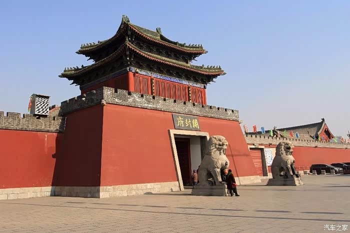 【小八陪我过双节】过节回家看看爸妈,再去街头大餐一顿