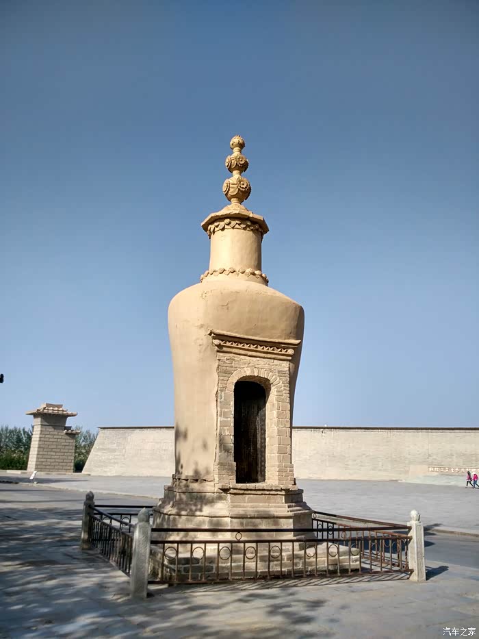 有争议,时间来不及了,功课也没做细,本来还想去看看常书鸿先生的墓