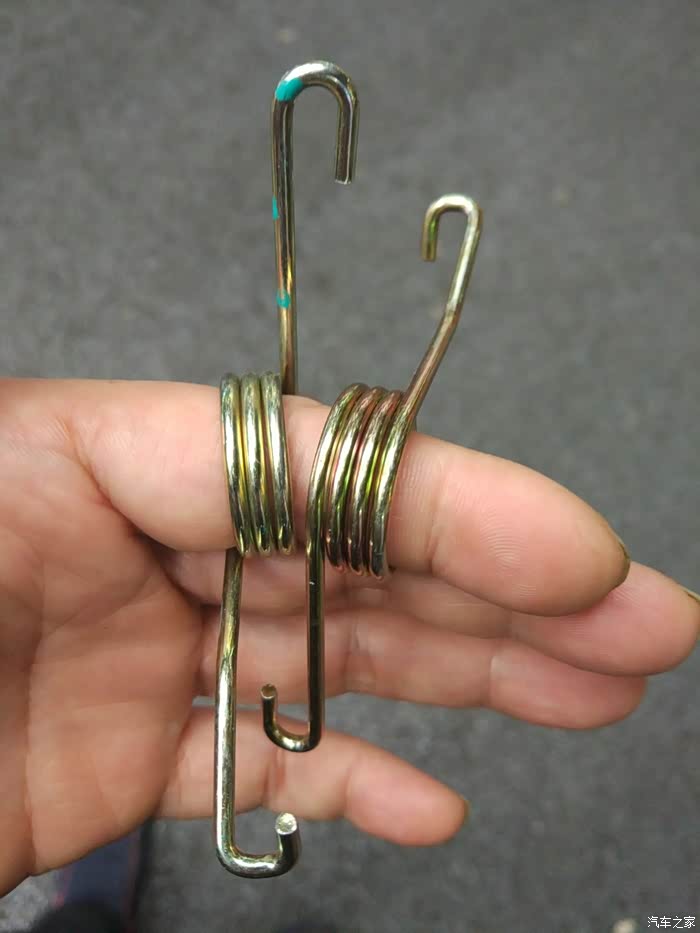 收货,弹簧就这个鸟样,价格可不便宜,含运费一对24元了.