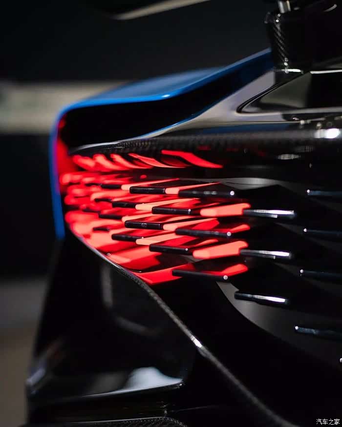 bugattidivo超跑界的艺术品尾灯非常精致