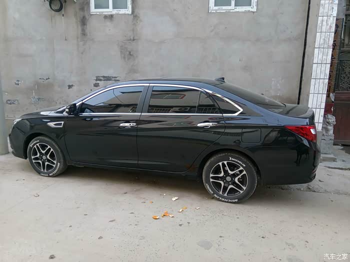 【图】黑色g5装饰---之家标,假窗,门把,刹车钳罩,o型条等等_比亚迪g5