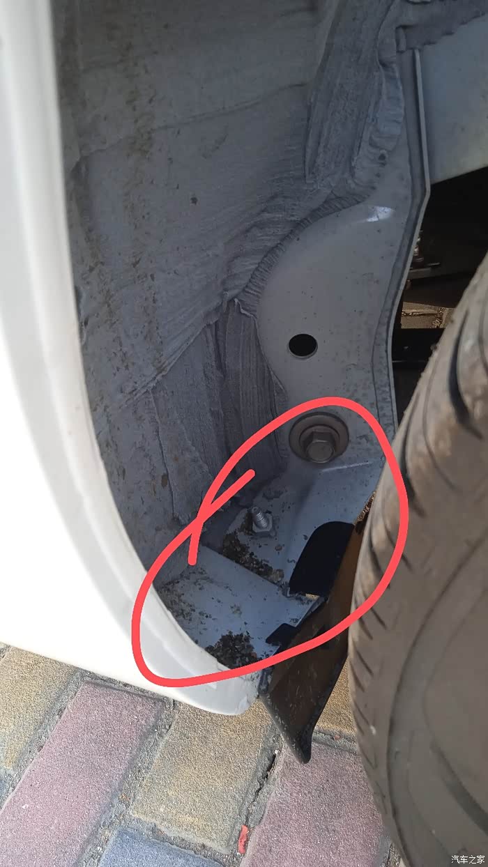 你好,图中需要内衬的后轮,你怎么解决的?