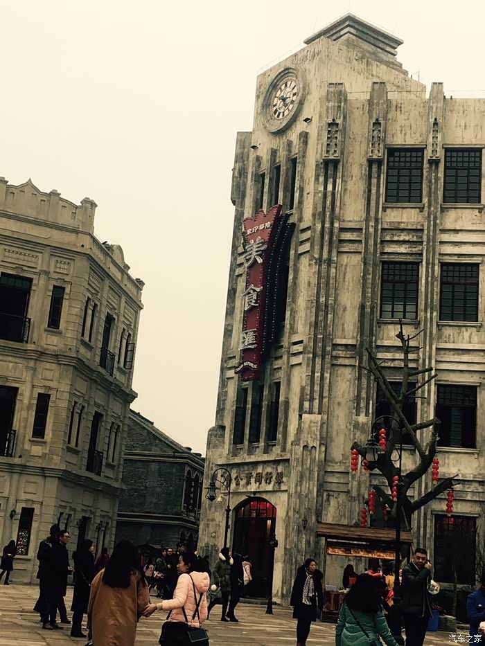 用两种照片模式展示60年代的重庆两江影视城