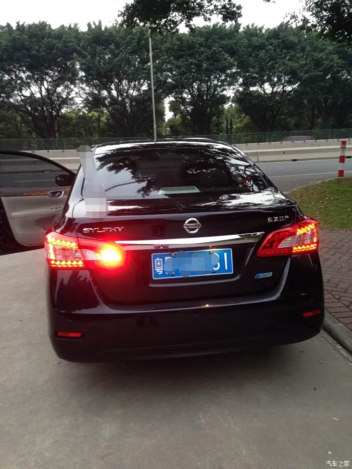 今天才发现后雾灯只有一边是亮的,另外边是坏了,还是就是只有一边的?