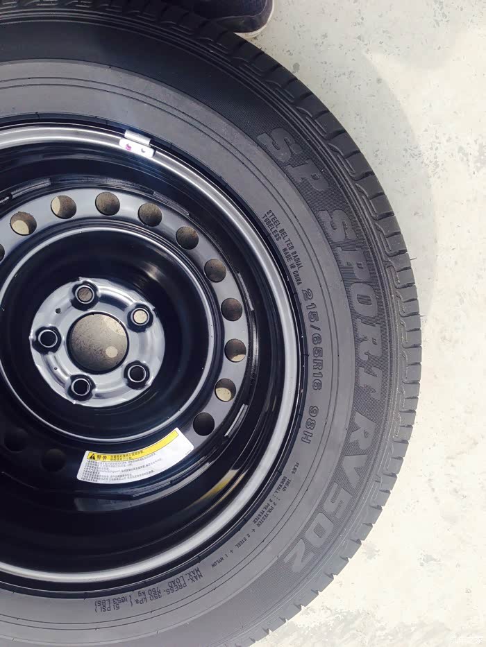 出售全新邓禄普215/65/r16轮胎一个rv502花纹