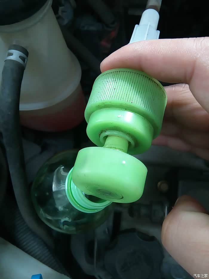 山东长安车友会自制简易装置抽多余机油