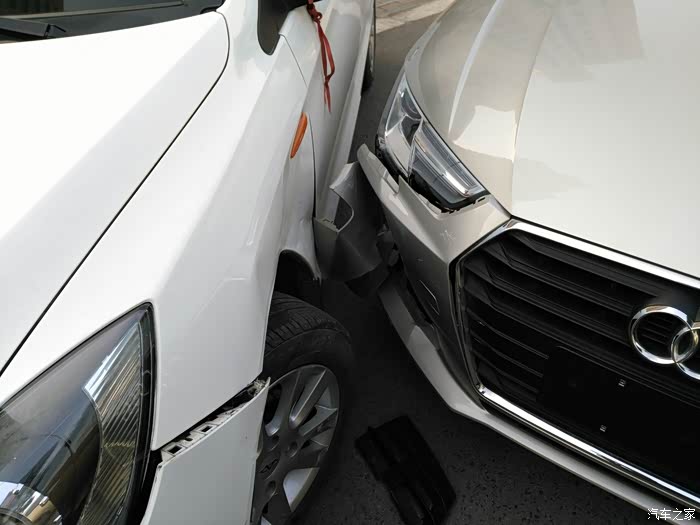 今天被奥迪a4撞了,结果是我主责,郁闷!