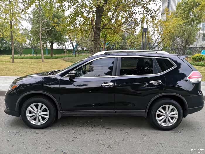 黑色的奇骏真霸气真不愧是日产里的明星suv