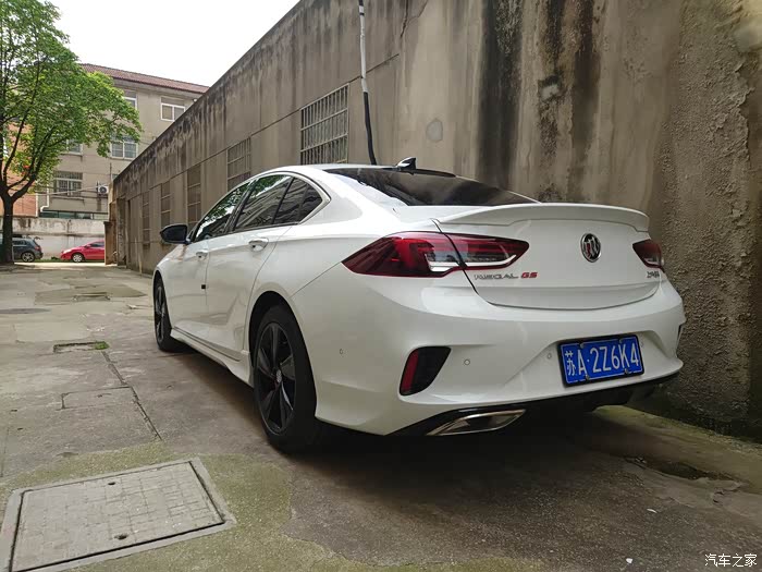 2020款别克君威gs尊贵版(象牙白)