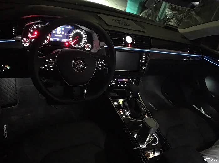 【图】谁能发晚上车内氛围灯效果的照片_辉昂论坛_汽车之家论坛