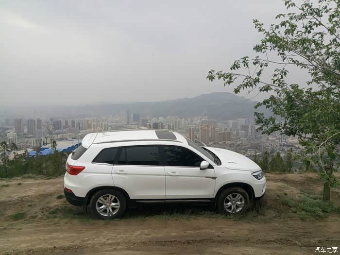 甘肃陇上行长安车友互助会开着75上狗娃山看看75的动力吧