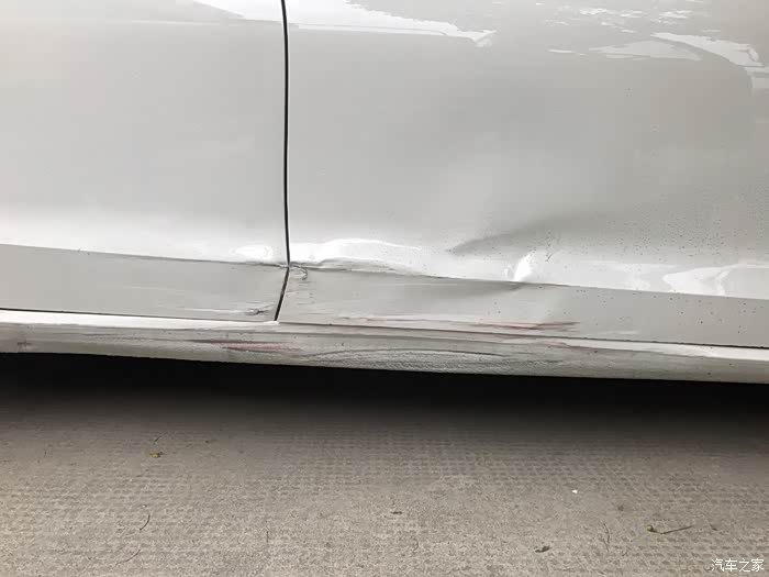 右侧两扇车门凹陷剐蹭修理一下大概多少啊