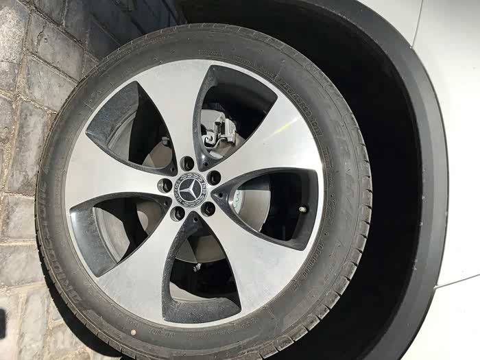 帮忙看看轮胎是什么品牌,好像不是蝎子胎_奔驰glc论坛_汽车之家论坛