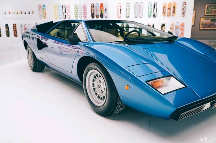 车子设计的真犀利,造型设计很酷!