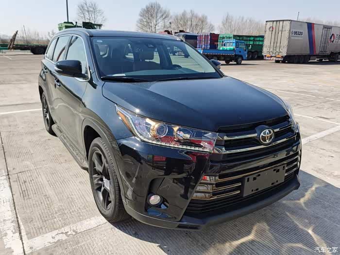 "保值王"丰田汉兰达,220匹马力,空间大,品质高,还是四驱