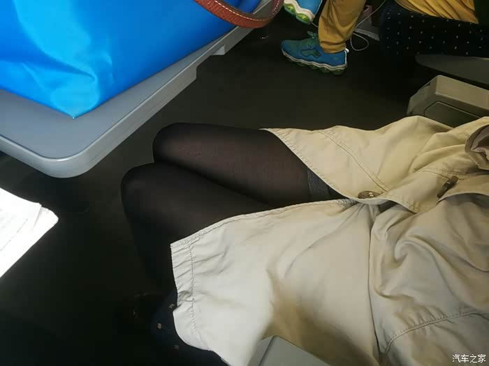 十一路上堵,还是高铁好