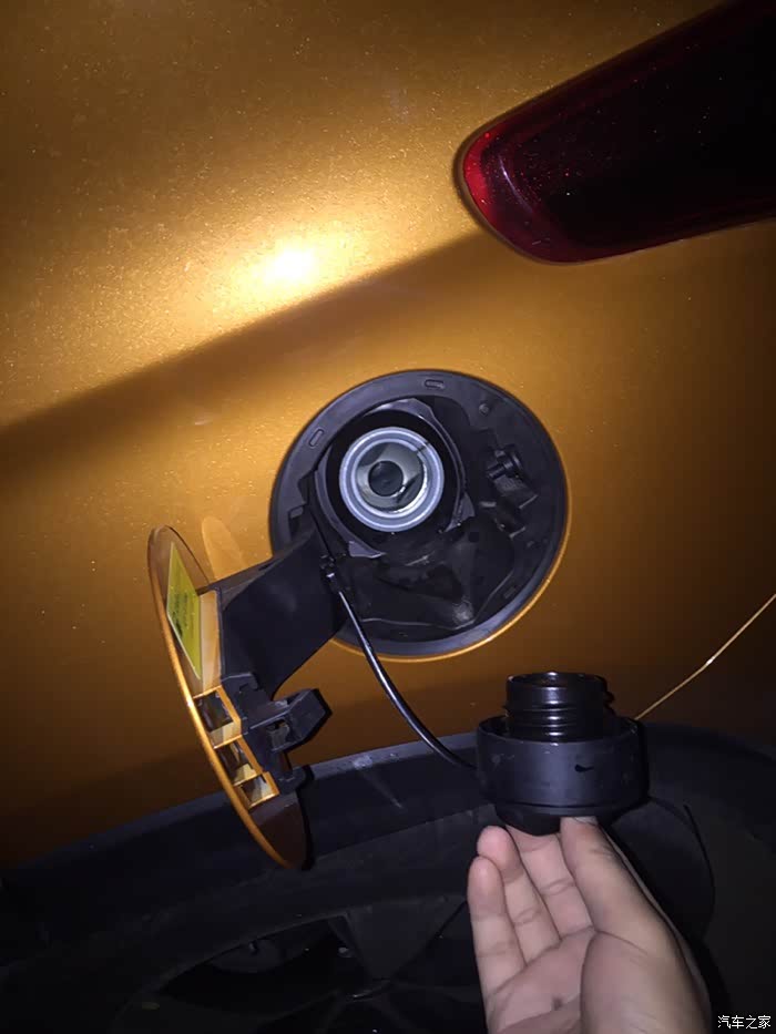 瑞虎7,前面两边灯泡不亮,是正常吗?