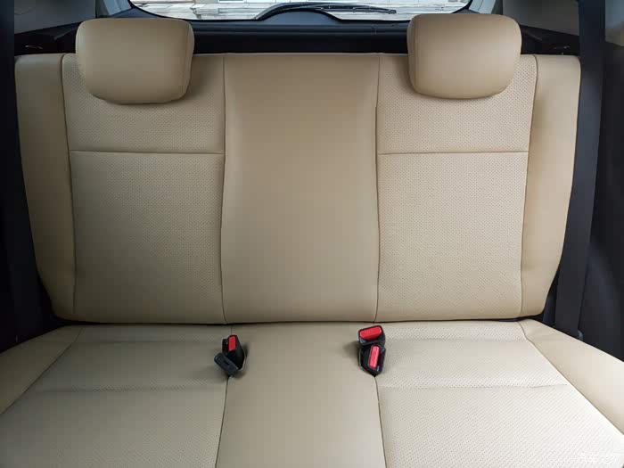 新鲜的人造革座椅出炉