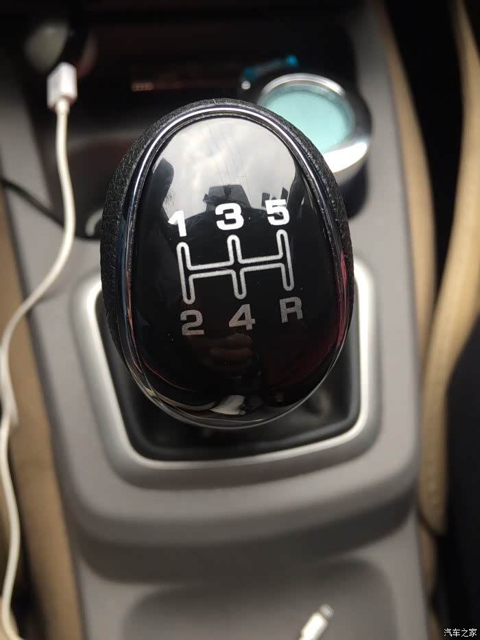 特别在调头的时候,挂倒档要56次才挂上,要不就是挂一档往前走掉,在挂