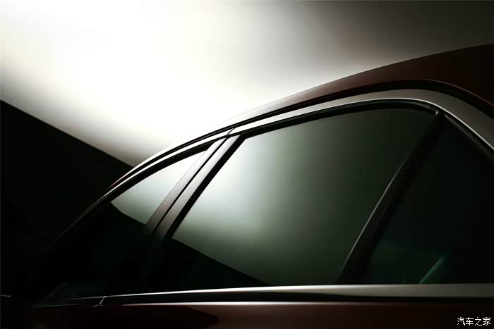 光说话了,这玻璃还是深得我心的, 门双层夹胶玻璃,隔音确实比我家的大