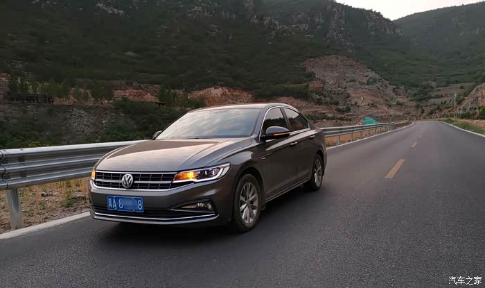 2020款宝来精英型魔力灰实用装饰补作业