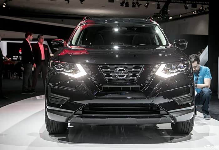 全球第一款奇骏黑色行李架