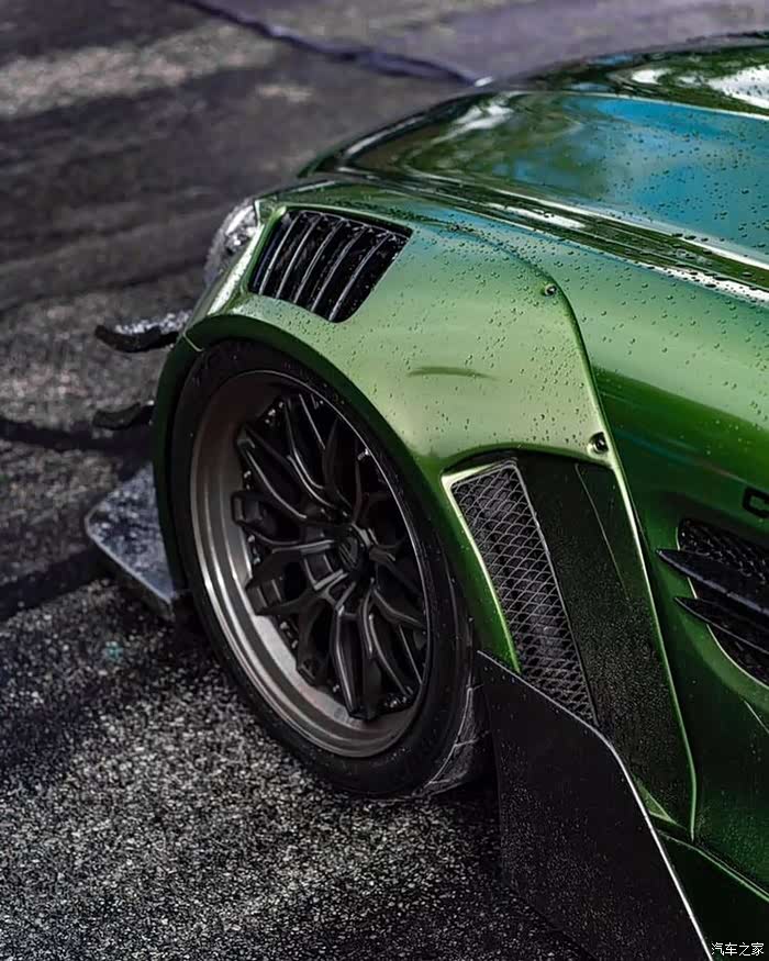 奔驰amggtr改装就是个绿魔