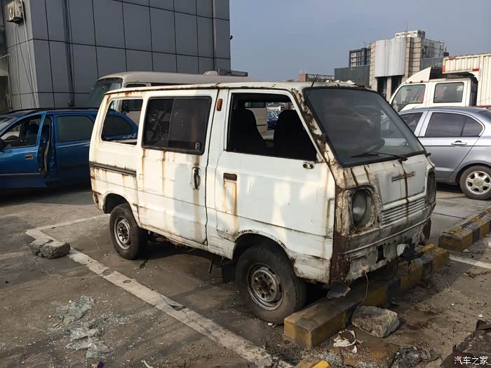 长安圆灯平顶面包车