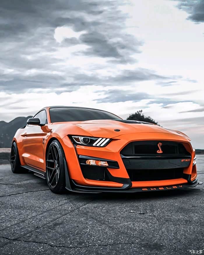 福特野马外观大气彪悍动力表现强劲是男人都有征服它的欲望